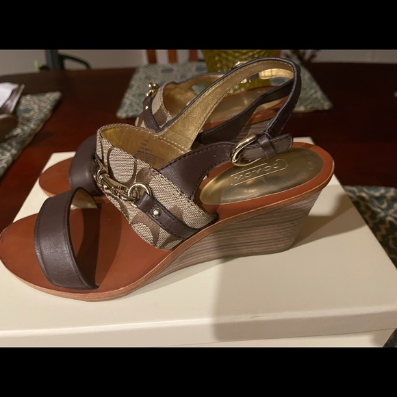 Limited addition coach sandals - Picture 2 of 3